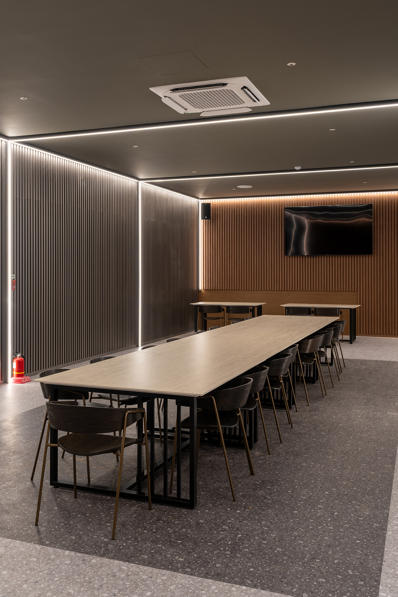 ���̺� ��