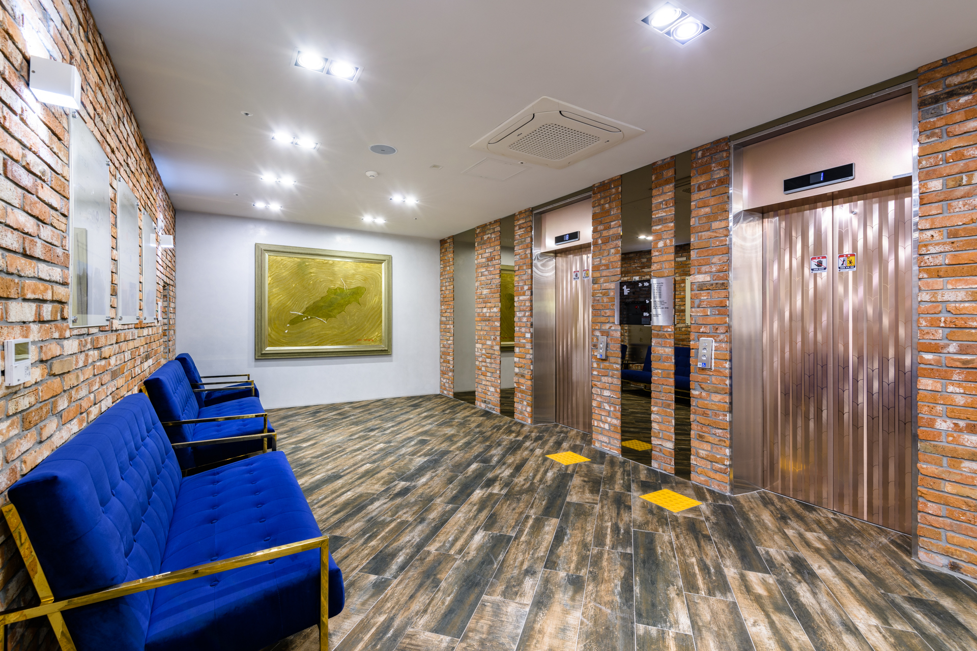 Lobby 7